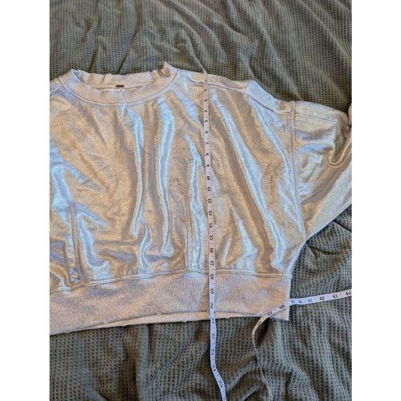 Free People Women's Size XS Metallic Silver Long Sleeve Pullover Top Sweater - Picture 4 of 6